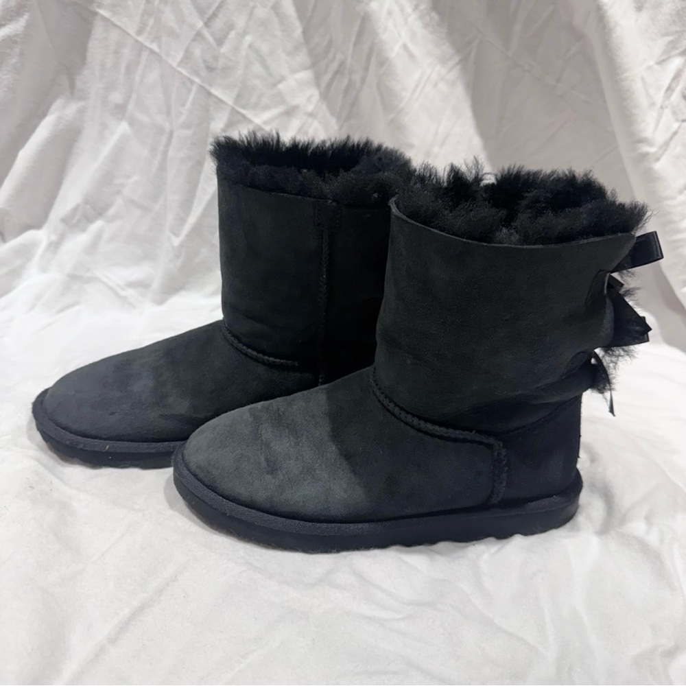 UGG Bailey Bow II Boots Black Size 6 – Genuine Sheepskin Classic Short